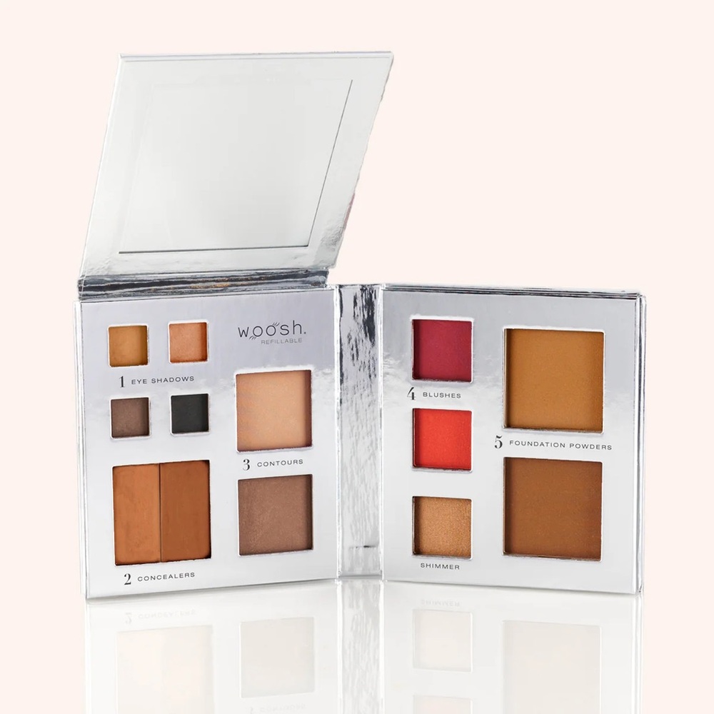 💕HP💕 Woosh Beauty, Fold out Face Original shade 4